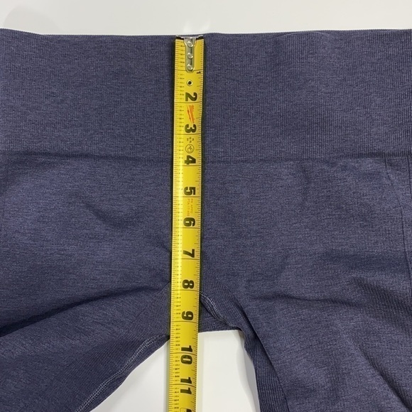 Lululemon Seamlessly Street Crop Legging Size 8 - Picture 5 of 7